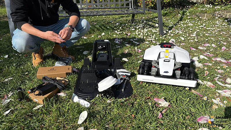Lieferumfang des Luba Mini AWD: Mähroboter, Antenne, Zubehör und Anleitung